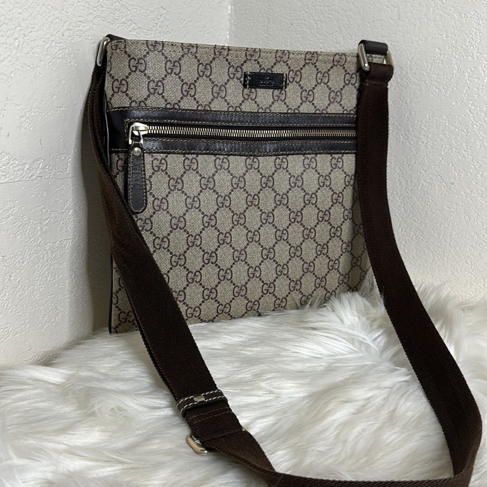 💯Authentic Gucci Crossbody Flat Messenger Bag🍀 - Picture 14 of 15